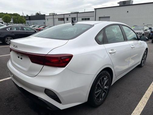 Snow White Pearl 2023 Kia Forte LXS
