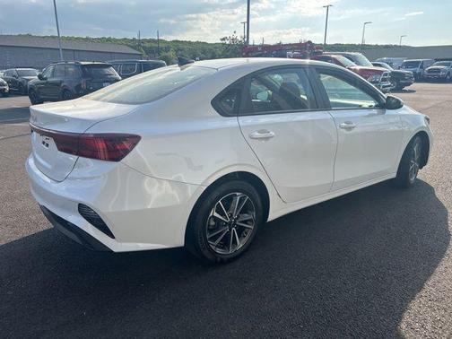 Snow White Pearl 2023 Kia Forte LXS