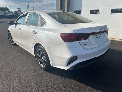 Snow White Pearl 2023 Kia Forte LXS