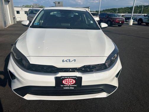 Snow White Pearl 2023 Kia Forte LXS