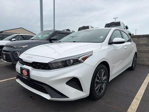 Snow White Pearl 2023 Kia Forte LXS