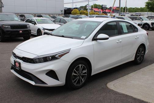 Snow White Pearl 2023 Kia Forte LXS