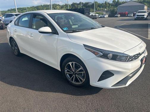 Snow White Pearl 2023 Kia Forte LXS