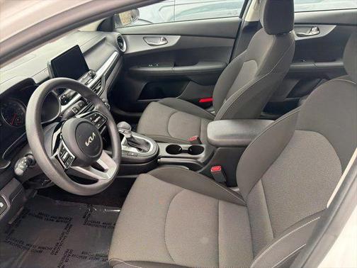 Snow White Pearl 2023 Kia Forte LXS