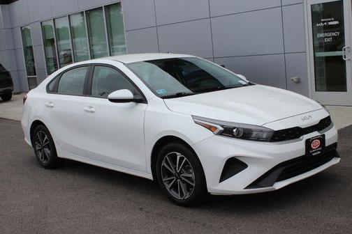 Snow White Pearl 2023 Kia Forte LXS