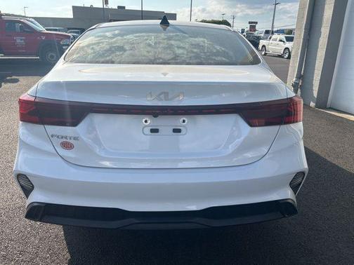 Snow White Pearl 2023 Kia Forte LXS