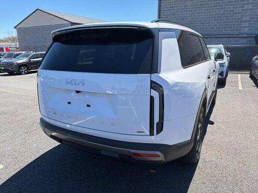 Glacial White Pearl 2027 Kia Telluride S