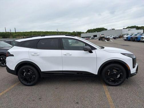 Glacial White Pearl 2026 Kia Sportage X-Line