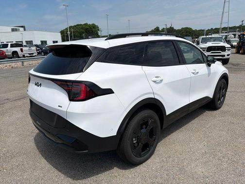 Glacial White Pearl 2026 Kia Sportage X-Line