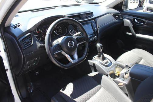 Pearl White 2018 Nissan Rogue SV