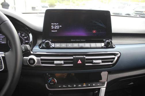 Snow White Pearl 2023 Kia Seltos S