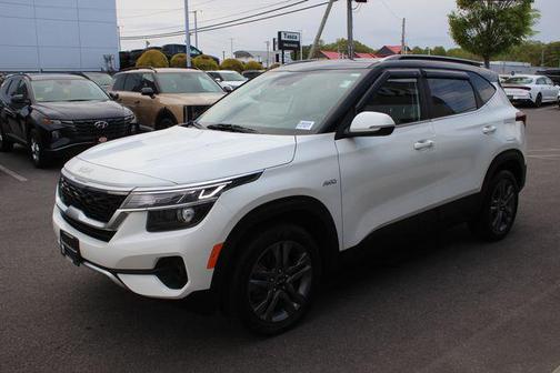 Snow White Pearl 2023 Kia Seltos S