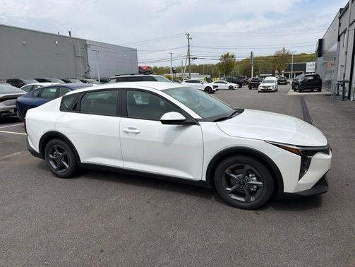Snow White Pearl 2026 Kia K4 LXS
