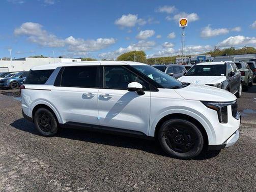 Snow White Pearl 2026 Kia Carnival LX