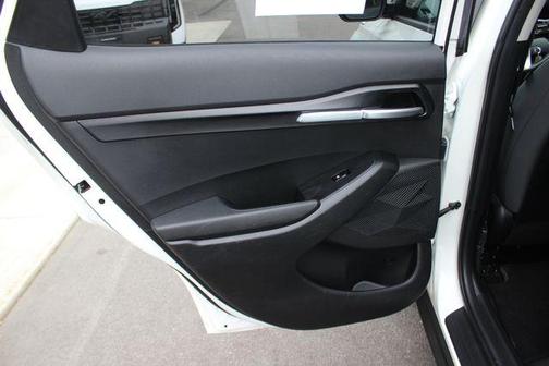 Snow White Pearl 2024 Kia Seltos LX