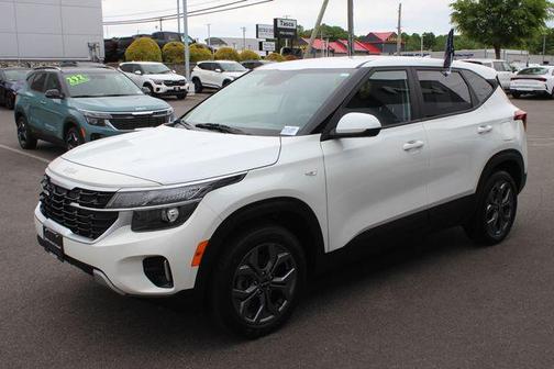 Snow White Pearl 2024 Kia Seltos LX