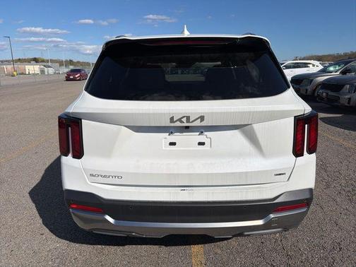 Snow White Pearl 2026 Kia Sorento Hybrid EX