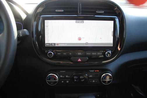 Clear White/Black Roof 2025 Kia Soul S