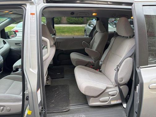 Silver Sky Metallic 2016 Toyota Sienna LE