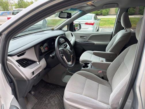 Silver Sky Metallic 2016 Toyota Sienna LE
