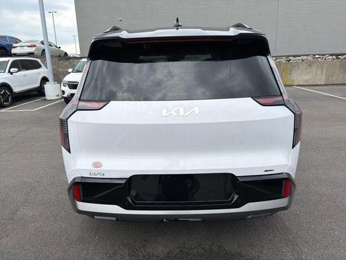 Glacier White Pearl/Ebony Black Roof 2026 Kia EV9 GT-Line