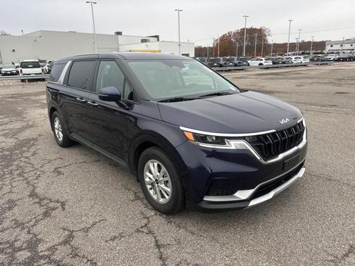 2024 Kia Carnival LX