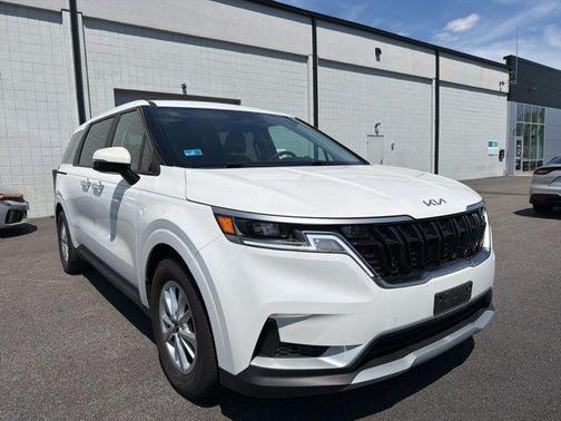 Snow White Pearl 2024 Kia Carnival LX