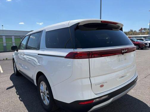 Snow White Pearl 2024 Kia Carnival LX