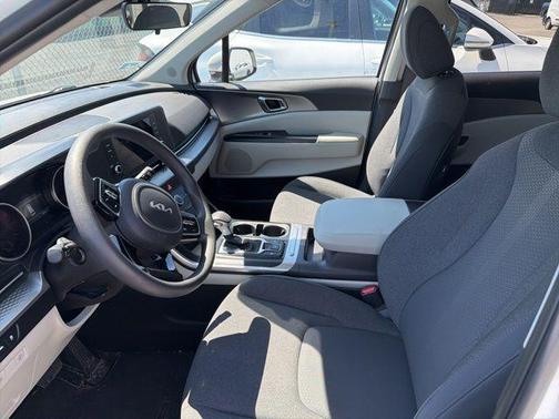 Snow White Pearl 2024 Kia Carnival LX