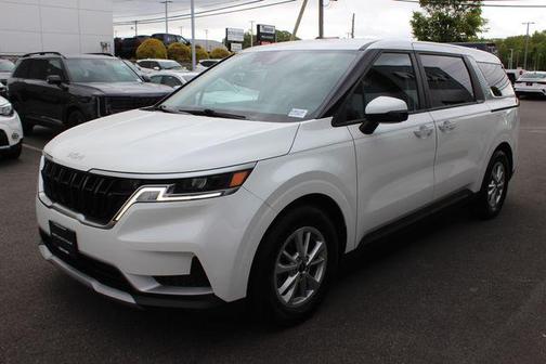 Snow White Pearl 2024 Kia Carnival LX