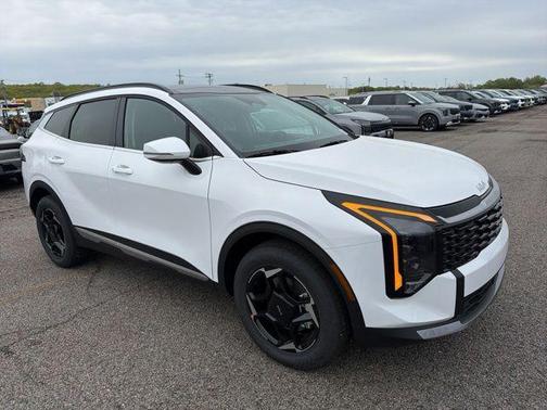 Glacial White Pearl 2026 Kia Sportage EX