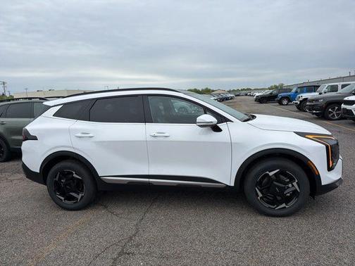 Glacial White Pearl 2026 Kia Sportage EX