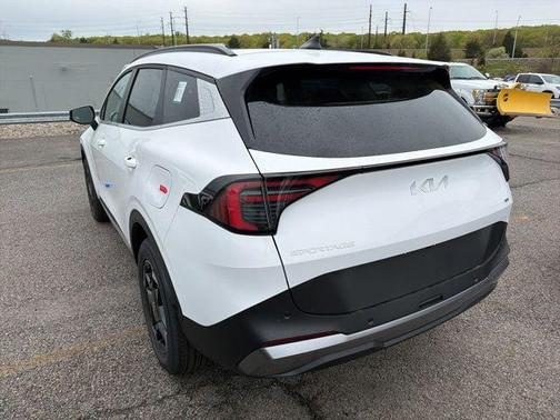 Glacial White Pearl 2026 Kia Sportage EX