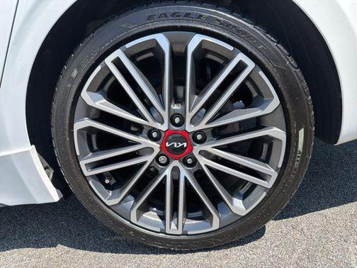 Snow White Pearl 2023 Kia Forte GT