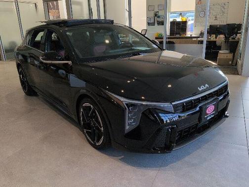 Aurora Black Pearl 2026 Kia K4 GT-Line