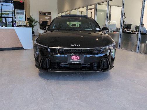 Aurora Black Pearl 2026 Kia K4 GT-Line