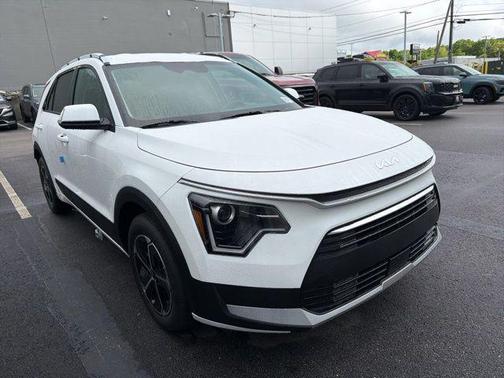 Snow White Pearl 2026 Kia Niro EX