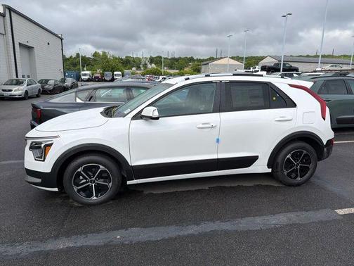 Snow White Pearl 2026 Kia Niro EX