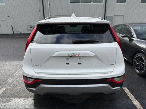Snow White Pearl 2026 Kia Niro EX