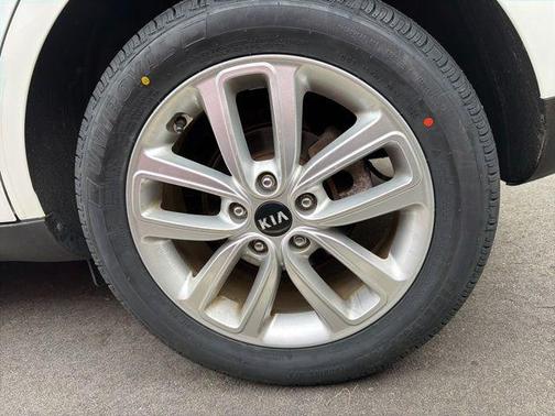 Clear White 2019 Kia Soul +