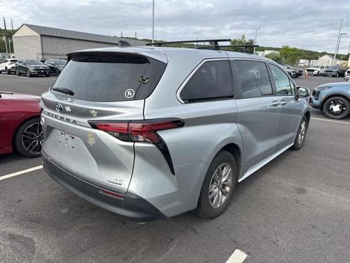 2022 Toyota Sienna LE