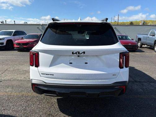 Glacial White Pearl 2026 Kia Sorento SX