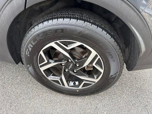 Gravity Gray 2023 Kia Sportage LX