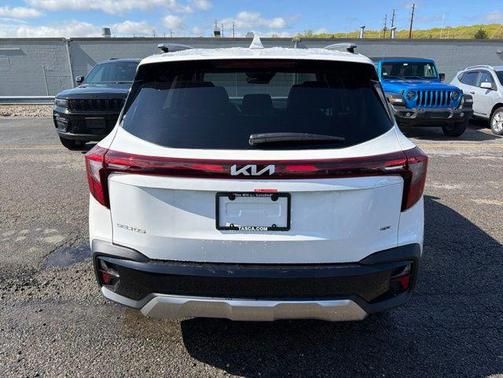 Snow White Pearl 2026 Kia Seltos S