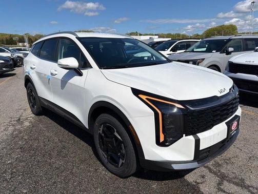 Snow White Pearl 2026 Kia Sportage Hybrid EX