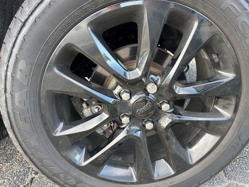 Diamond Black Crystal Pearlcoat 2020 Jeep Grand Cherokee Altitude