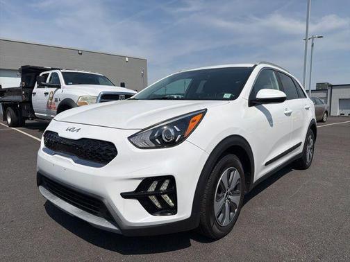 Snow White Pearl 2022 Kia Niro LX