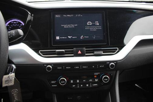 Snow White Pearl 2022 Kia Niro LX