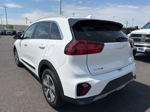 Snow White Pearl 2022 Kia Niro LX