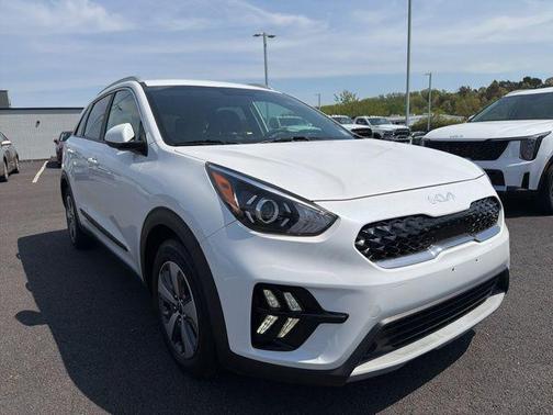Snow White Pearl 2022 Kia Niro LX